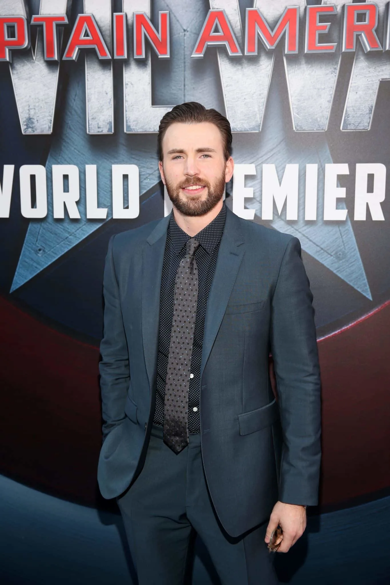 HOLLYWOOD, CALIFORNIA - APRIL 12: Actor Chris Evans attends The World Premiere of Marvel's "Captain America: Civil War" at Dolby Theatre on April 12, 2016 in Los Angeles, California. (Photo by Jesse Grant/Getty Images for Disney) *** Local Caption *** Chris Evans