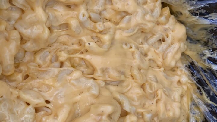 The BEST Crockpot Mac and Cheese