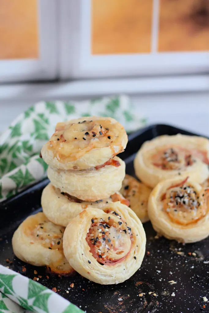 Super Easy and Cheesy Ham Puff Pastry Rolls